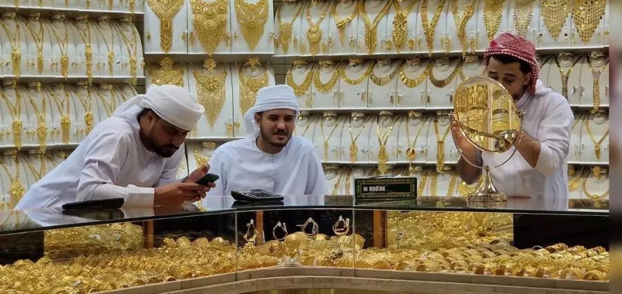 You are currently viewing Dubai Gold Prices Increase by Dh4; Shoppers Prefer Lightweight Jewellery Prior to Holidays