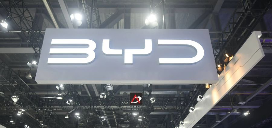 You are currently viewing BYD Accelerates Saudi Expansion Amid Tesla’s Entry to Serve Vision 2030