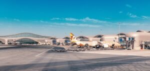 Read more about the article UAE Airports Cross 1 Billion Passengers, Strengthening Global Aviation Leadership