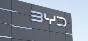 Read more about the article BYD Speeds Up South Africa Expansion, Targets 35 EV Dealerships by Early 2026