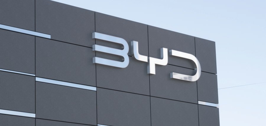 Read more about the article BYD Speeds Up South Africa Expansion, Targets 35 EV Dealerships by Early 2026